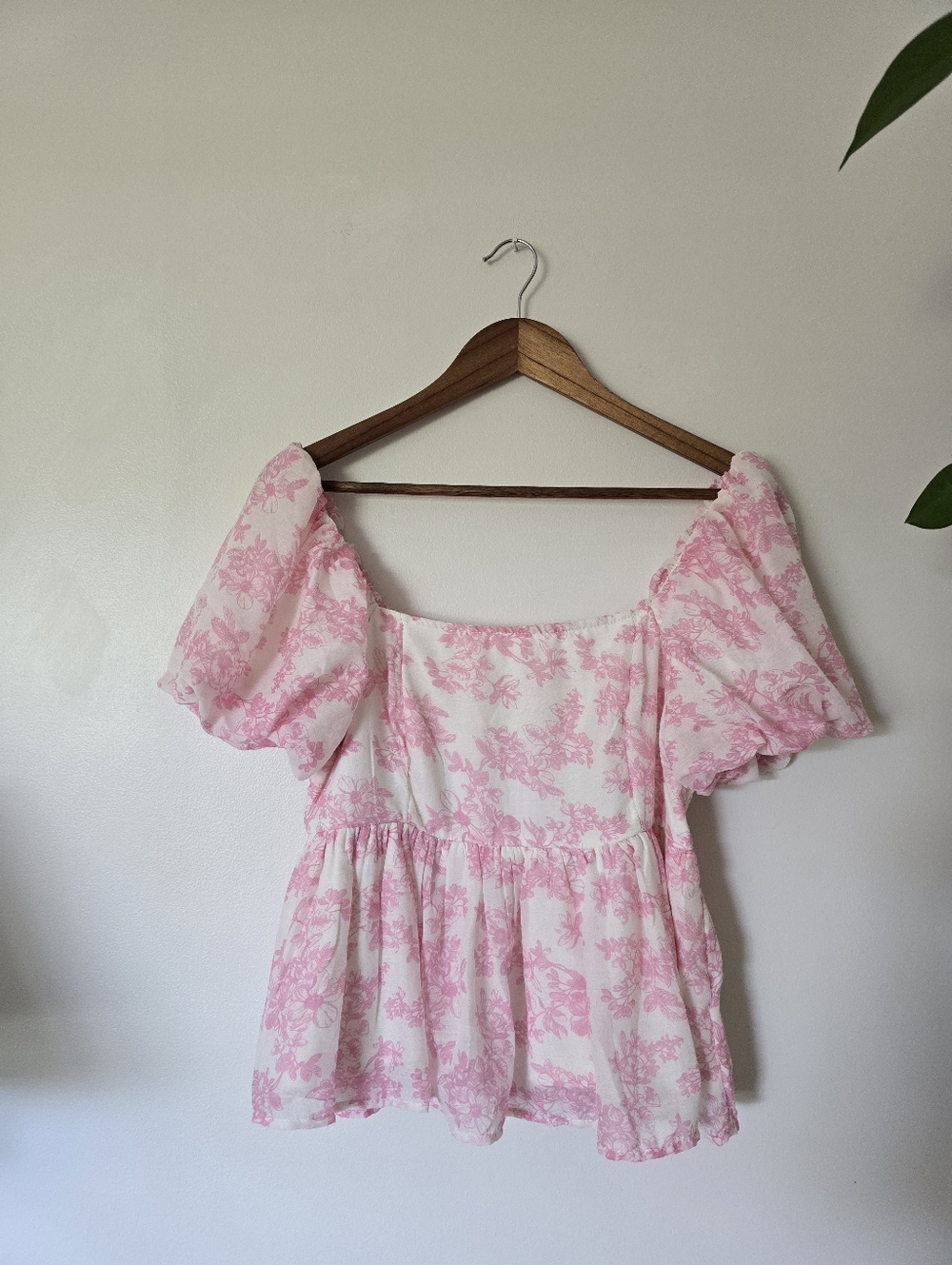 Japna Womens Pink White Floral Peplum Blouse Size Large Puff Sleeves Top